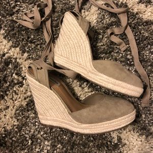 Steve Madden size 9 lace up wedges